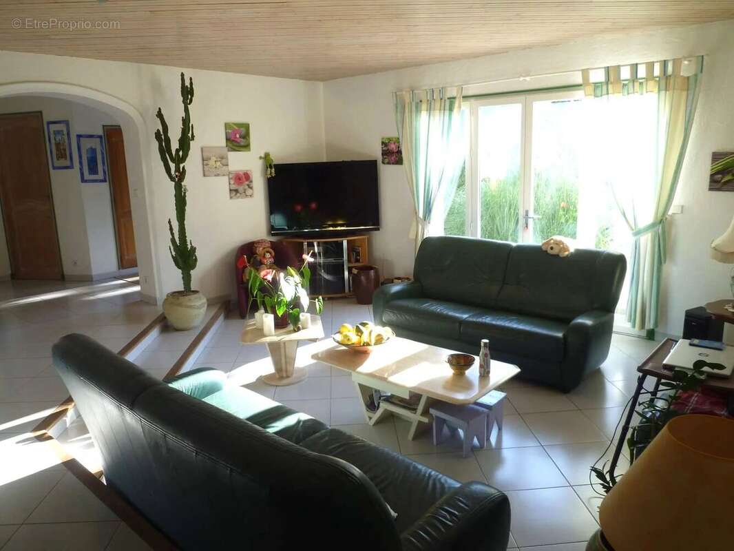 Maison à PUGET-THENIERS