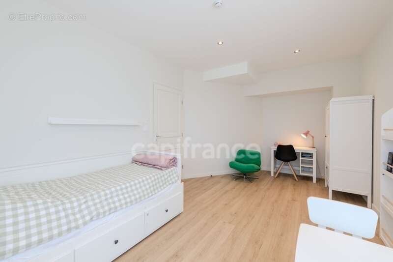 Maison bourgeoise 255 m² entièrement rénovée, parc clos et arboré de 4 303 m² (piscinable), 3 garages, terrasse, jacuzzi - photo 50