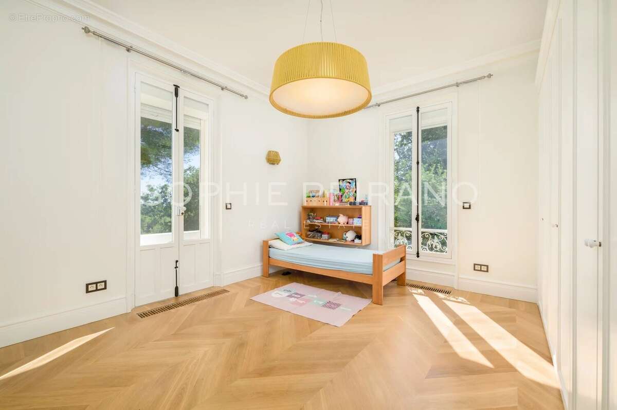 Antibes - villa belle époque avec piscine - photo 9