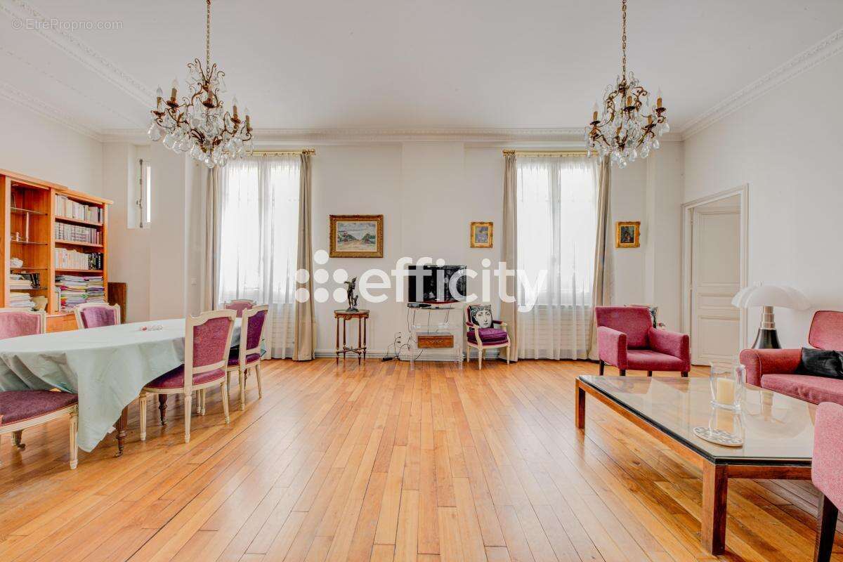Appartement à PARIS-7E