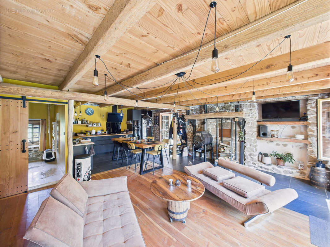 Maison à DORE-L&#039;EGLISE