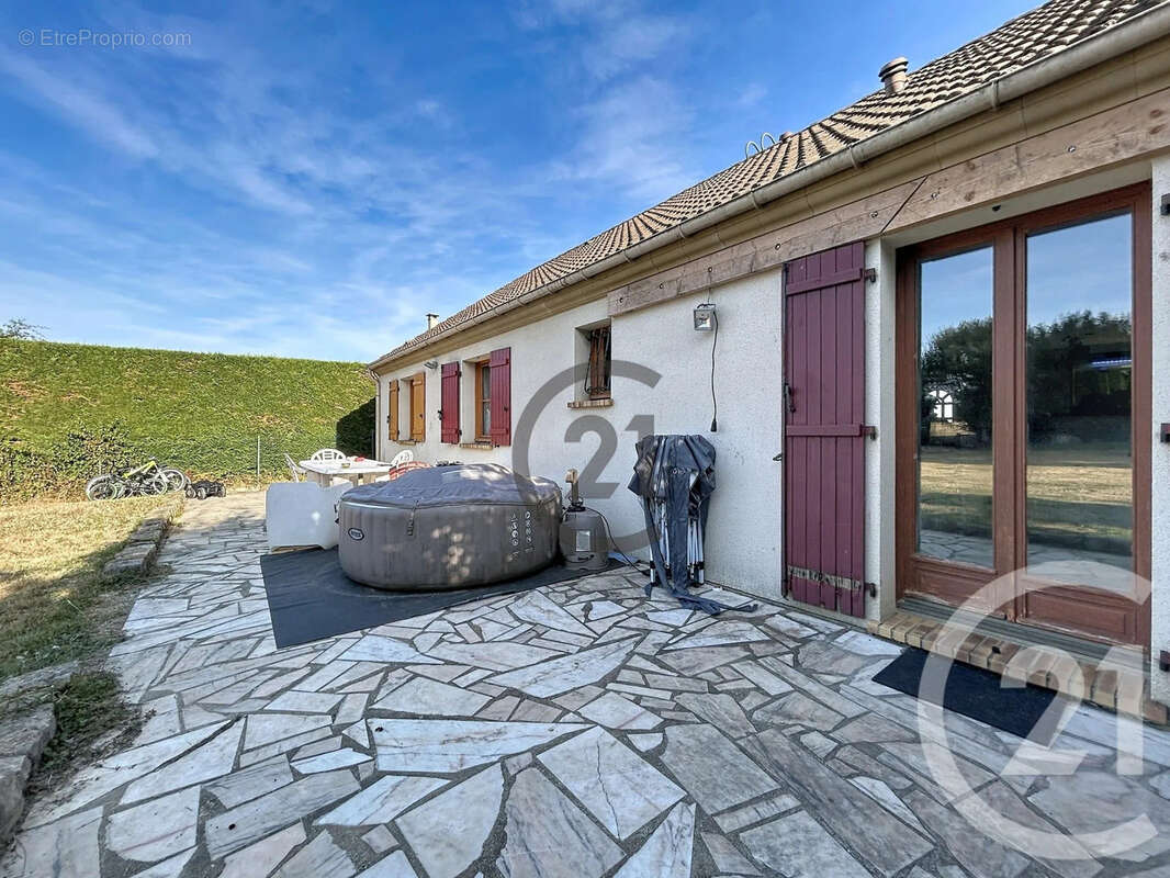 Maison 105 m² à Saint-Serotin  - photo 15