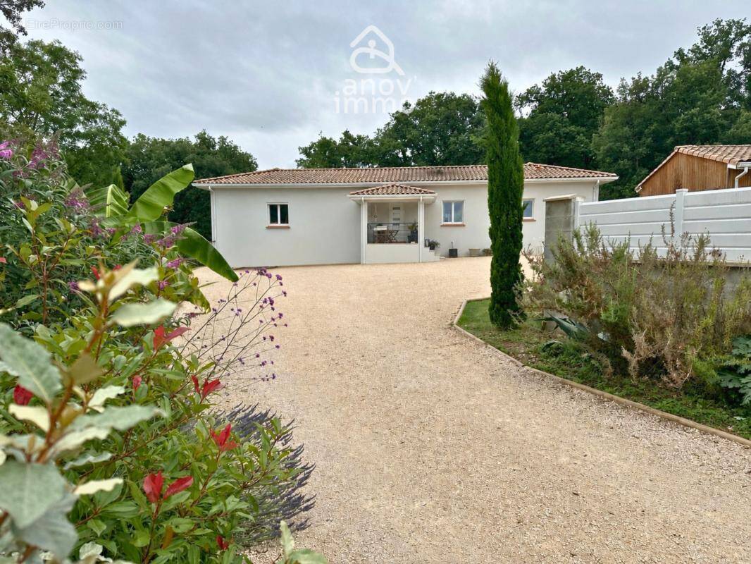 Maison à GRAZAC