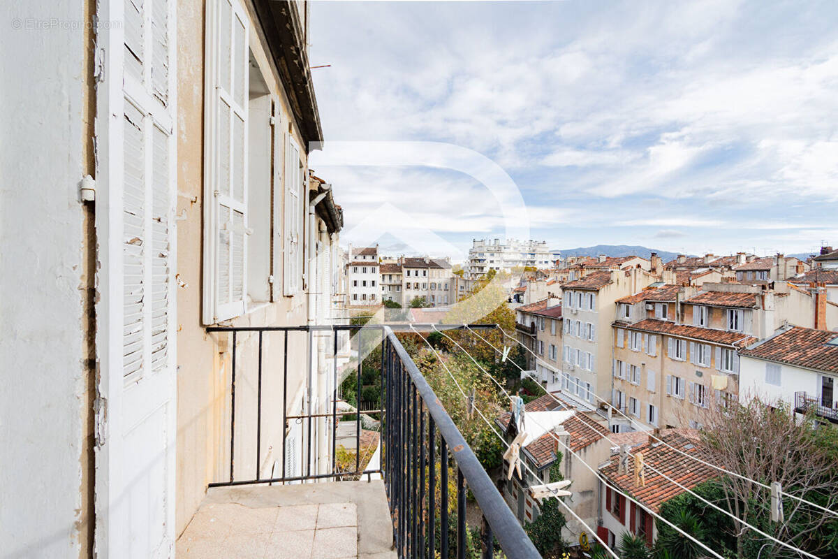 Appartement à MARSEILLE-5E