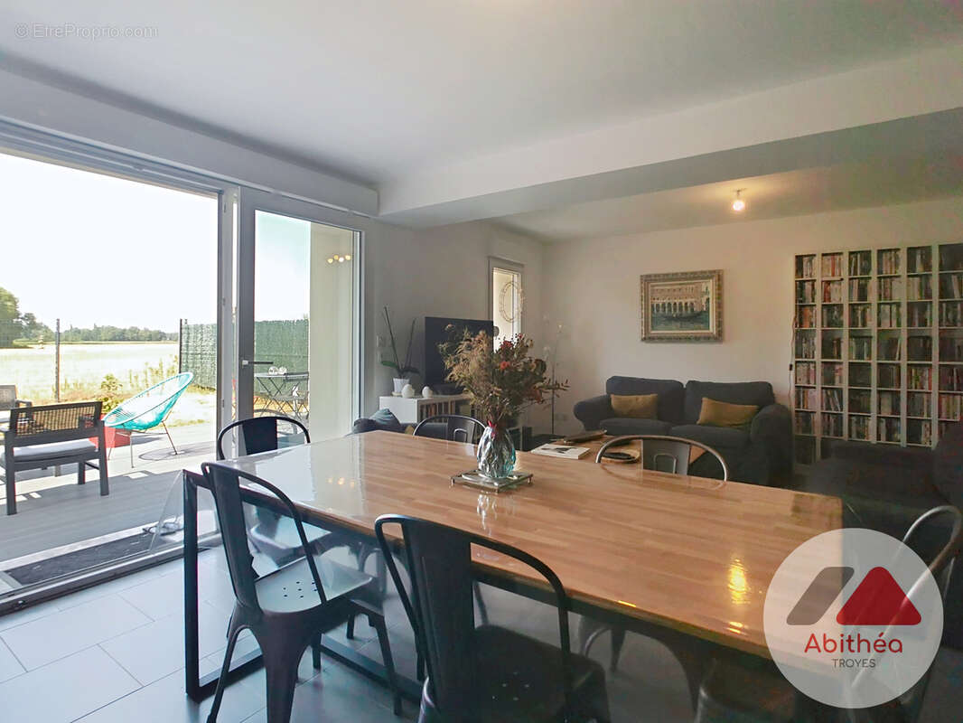 Appartement à BUCHERES