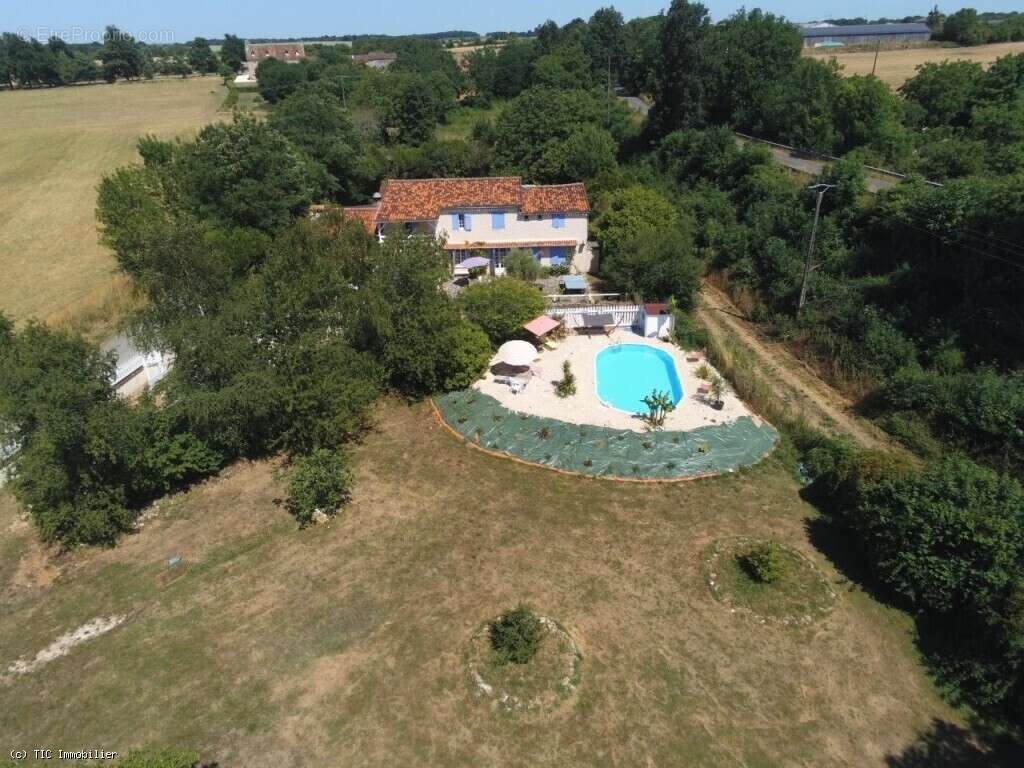 Maison à VERTEUIL-SUR-CHARENTE