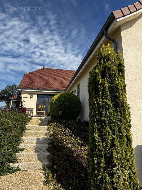 Maison à SAINT-CONSTANT