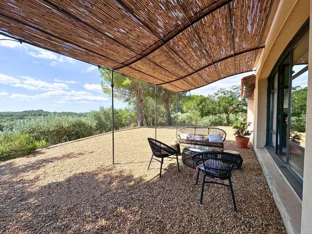Maison 192 m² à Castelnau-De-Guers  - photo 2