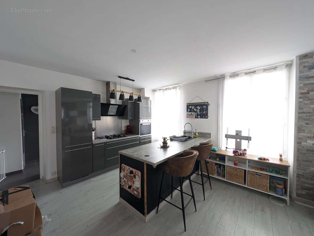 Maison à D'HUISON-LONGUEVILLE