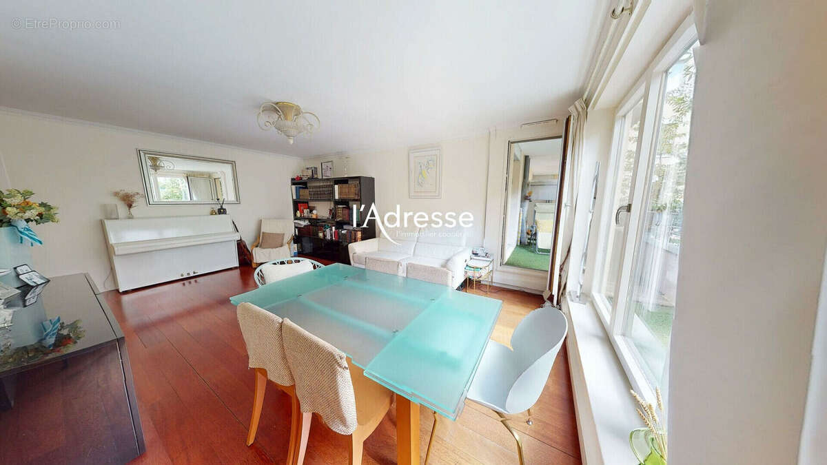 Appartement à CHARENTON-LE-PONT