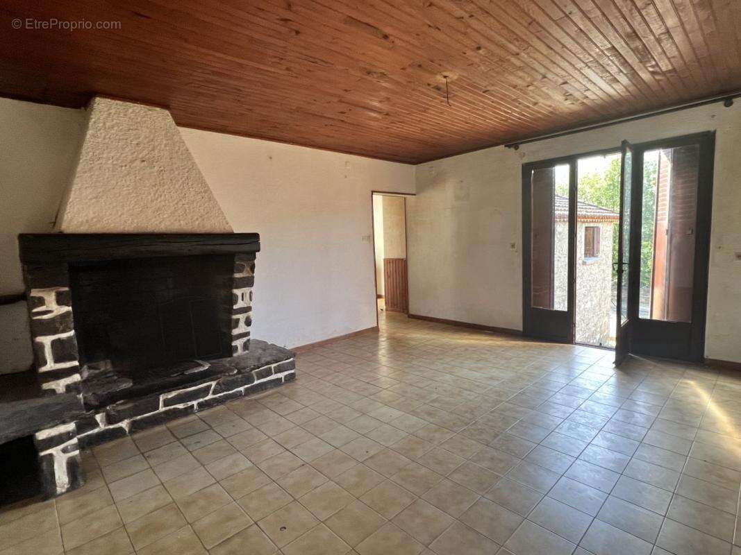 Maison à COLOMBIERES-SUR-ORB