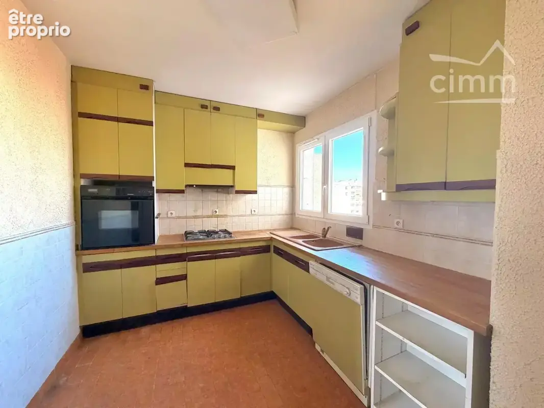 MONTREUIL — T4 de 80 m² avec beau balcon filant, vue dégagée, double parking et cave - photo 14
