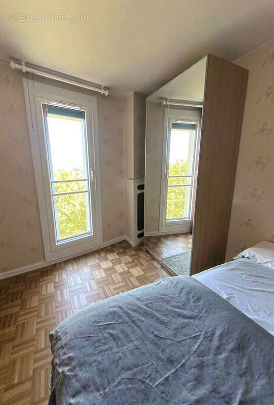 Appartement T4 lumineux avec balcon loggia   Immeuble rénové, sans vis-à-vis, cadre verdoyant   DPE : D - photo 7