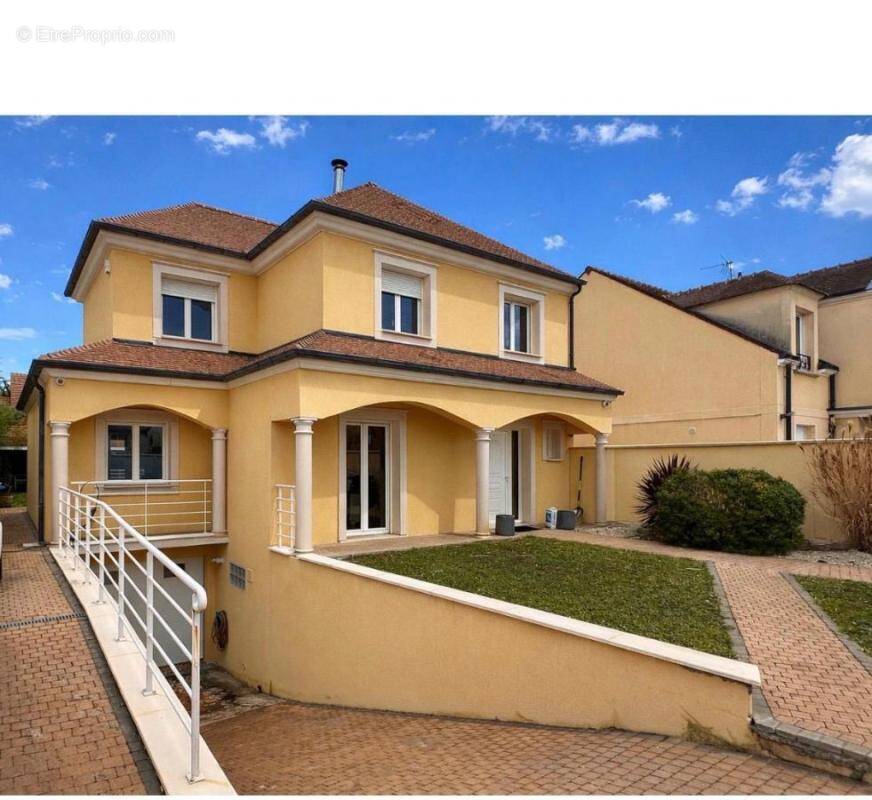Maison à OZOIR-LA-FERRIERE