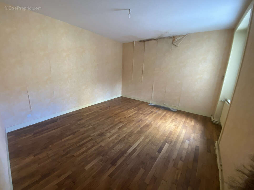 Maison à LOUVIGNE-DU-DESERT