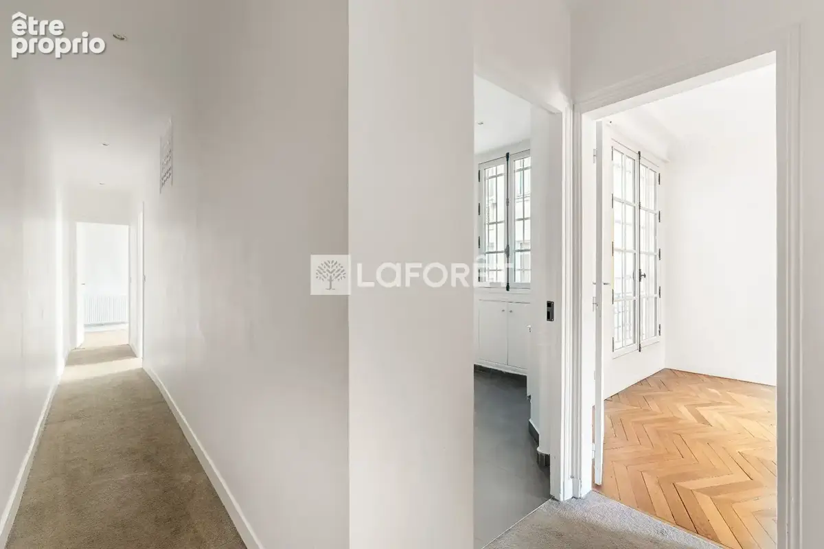 Paris 17 - etage eleve - ascenseur - sud ouest - dpe d - photo 12