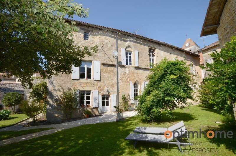 Maison à NANTEUIL-EN-VALLEE