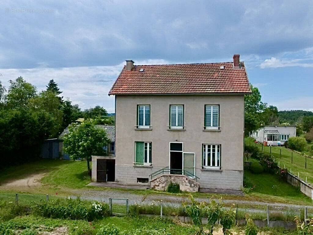 Maison à SAINT-GERVAIS-D'AUVERGNE