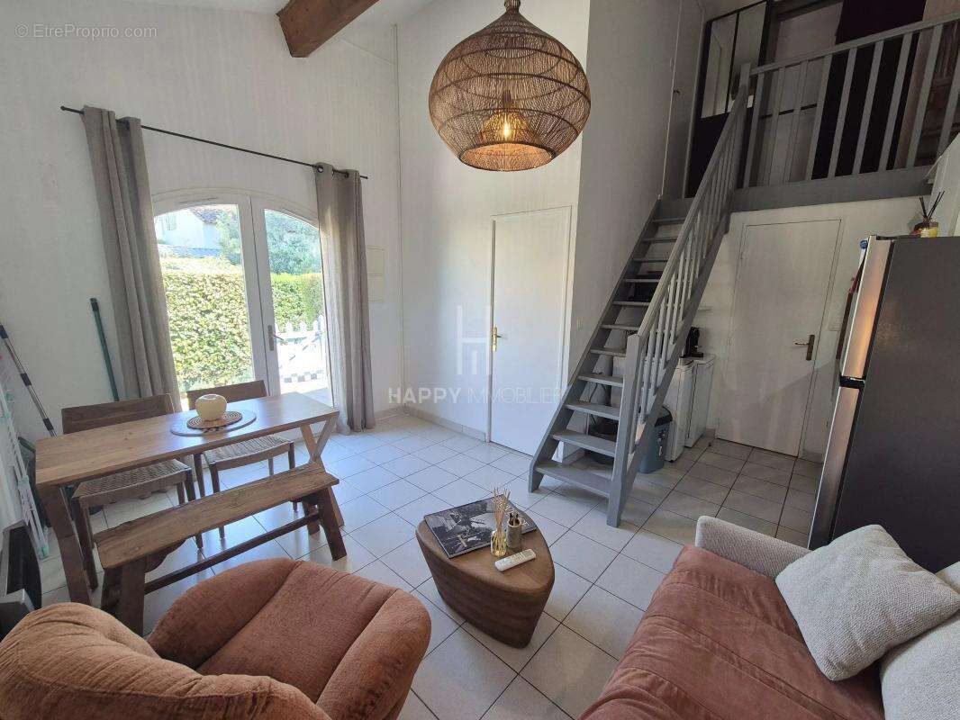 Maison à MOURIES
