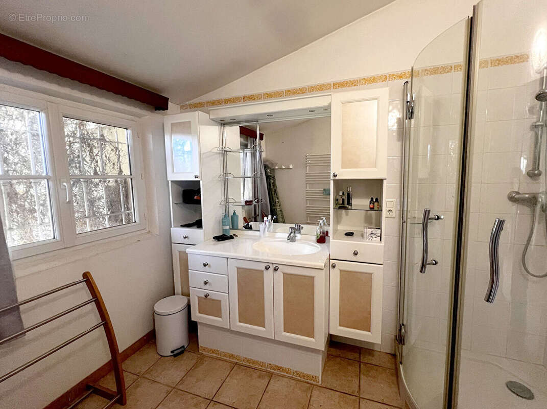 Maison à SAINT-CHAMAS