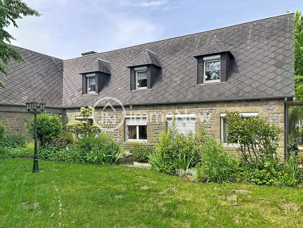 Rare a la vente, maison 230 m2  avec 5 chambres sur un beau terrain de 1700 m2 avec sa vue exceptionnelle - photo 2