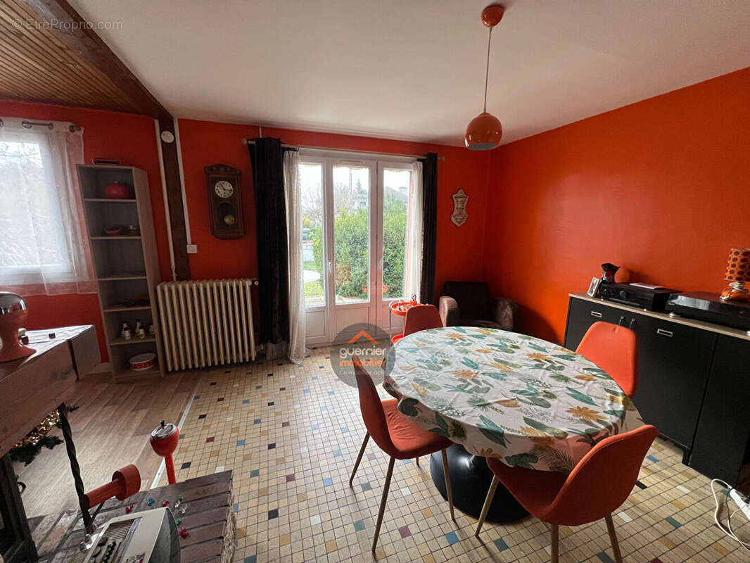 Maison à SAINT-ETIENNE-DU-ROUVRAY