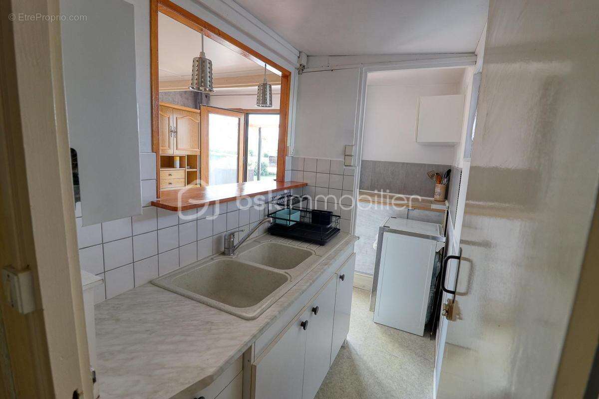 Terrain de loisirs avec bungalow et ponton - photo 9