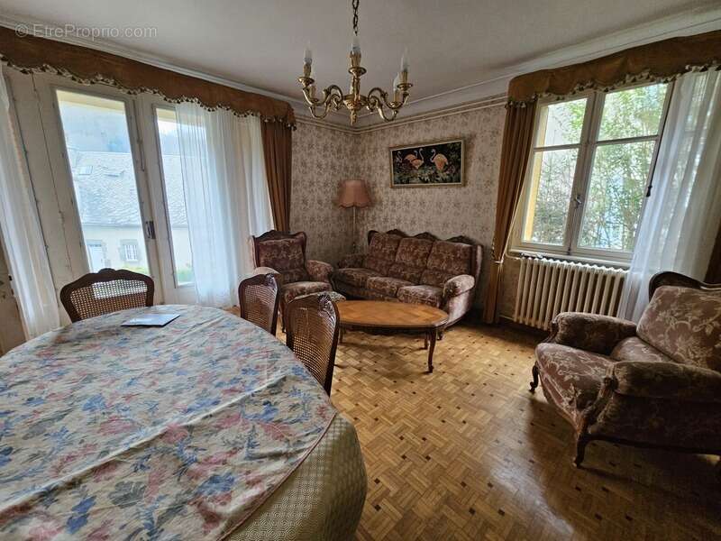 Maison à ORCIVAL