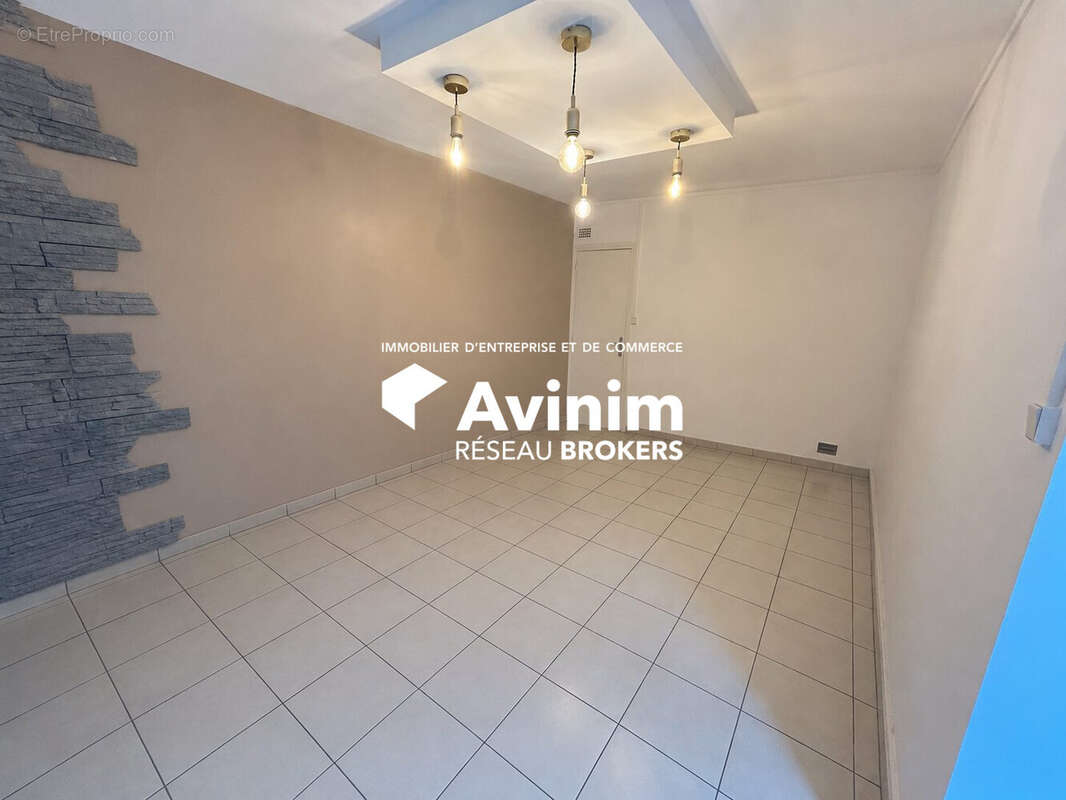 Commerce 65 m² à Fontenilles  - photo 2