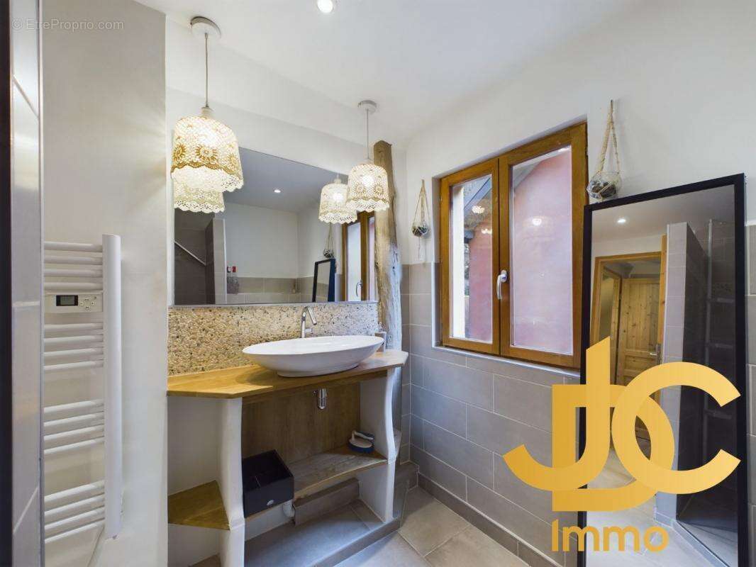 Appartement à SAINT-ETIENNE-DE-TINEE