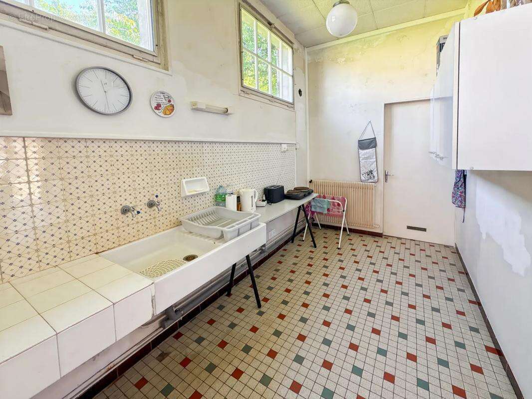 Maison à AZAY-LE-FERRON