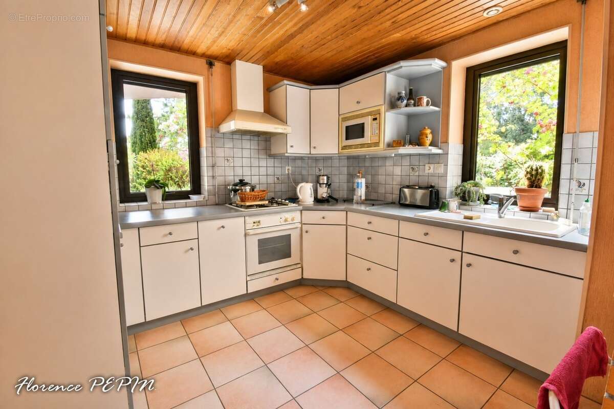 Maison d'architecte avec dépendance, étang et plus de 3,3 hectares de nature à 10 minutes de Pornic - photo 9