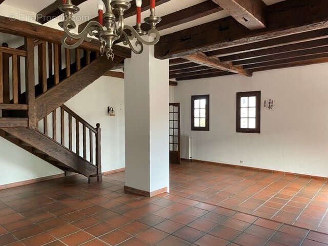 Spacieuse maison familiale avec piscine - photo 3