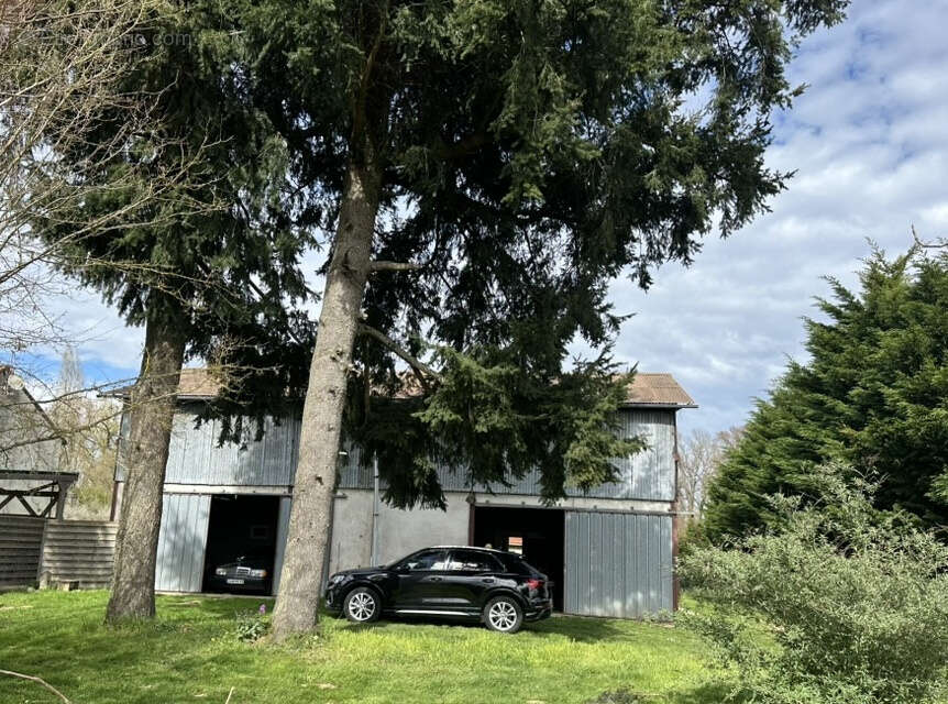 Terrain à COURS-LES-BARRES