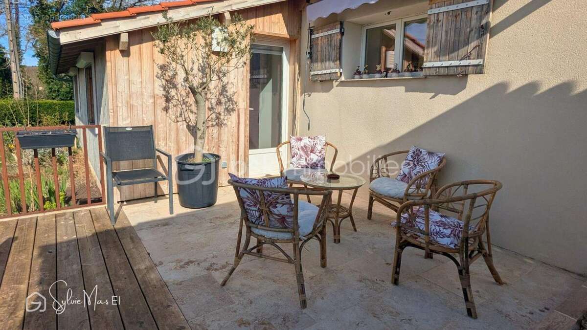 Maison à CUZORN