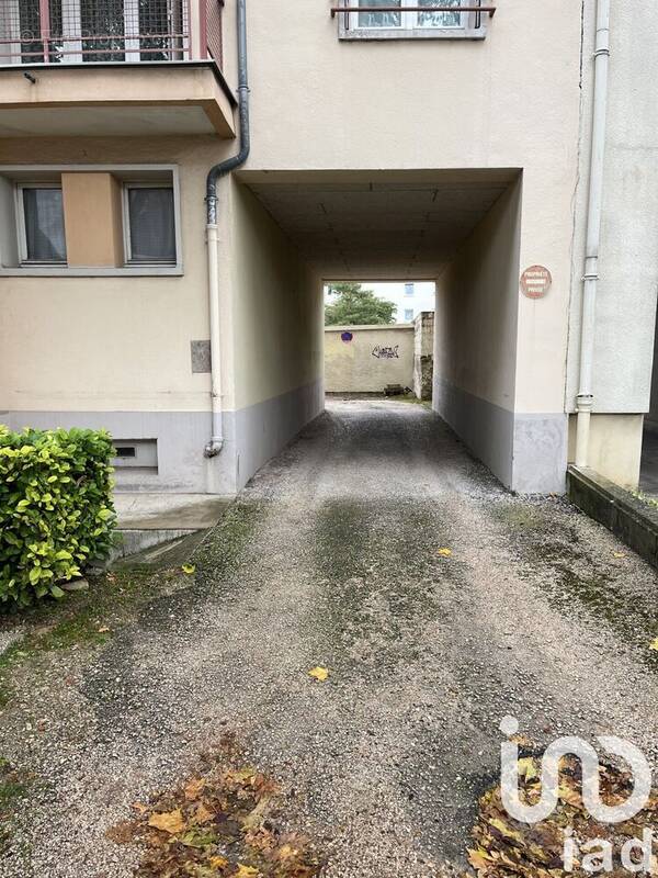 Photo 1 - Parking à DIJON