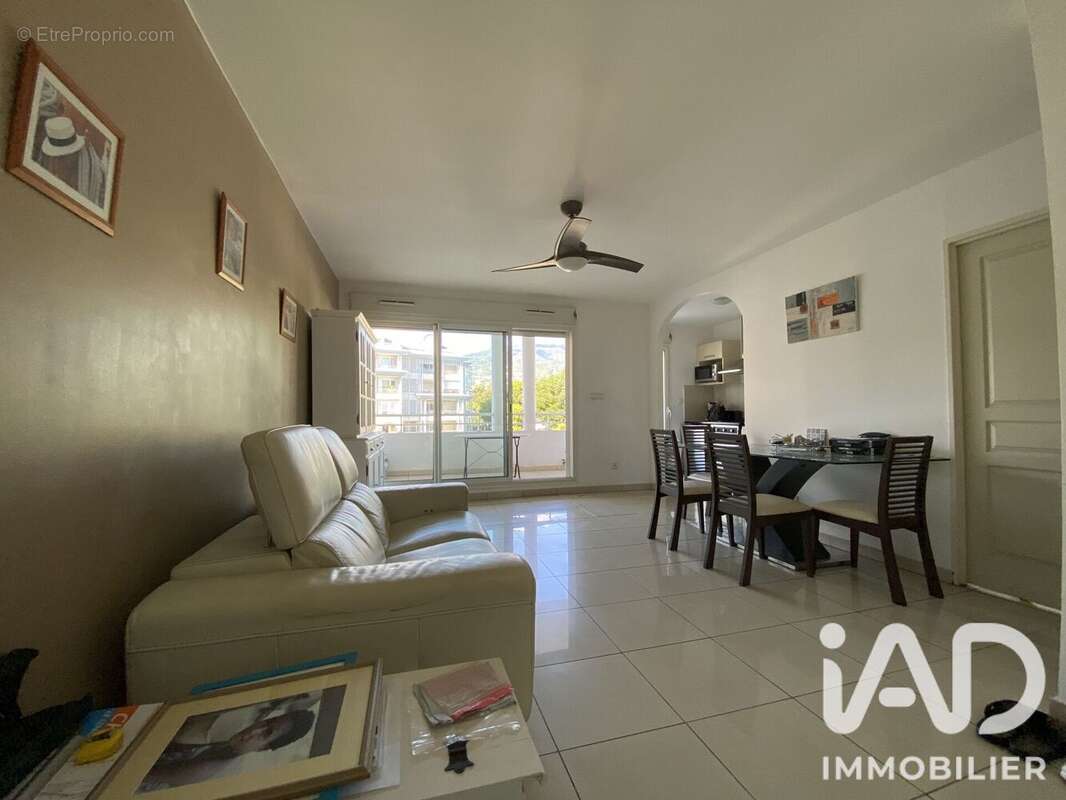 Photo 2 - Appartement à SAINT-DENIS