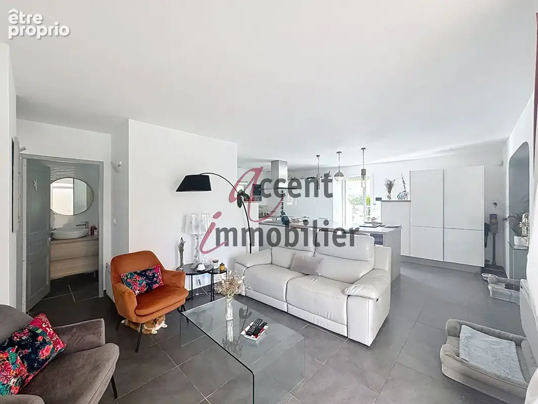 Mollégès, magnifique villa de plain pied avec piscine chauffée et garage - photo 6
