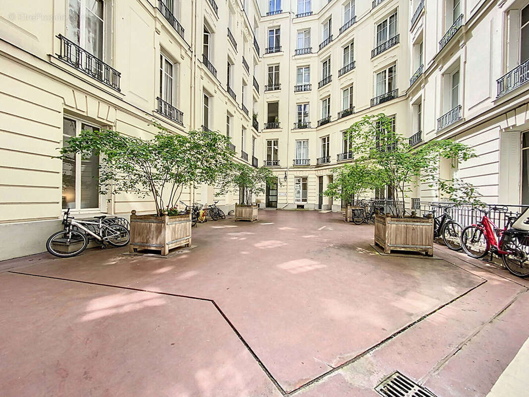 Commerce à PARIS-17E