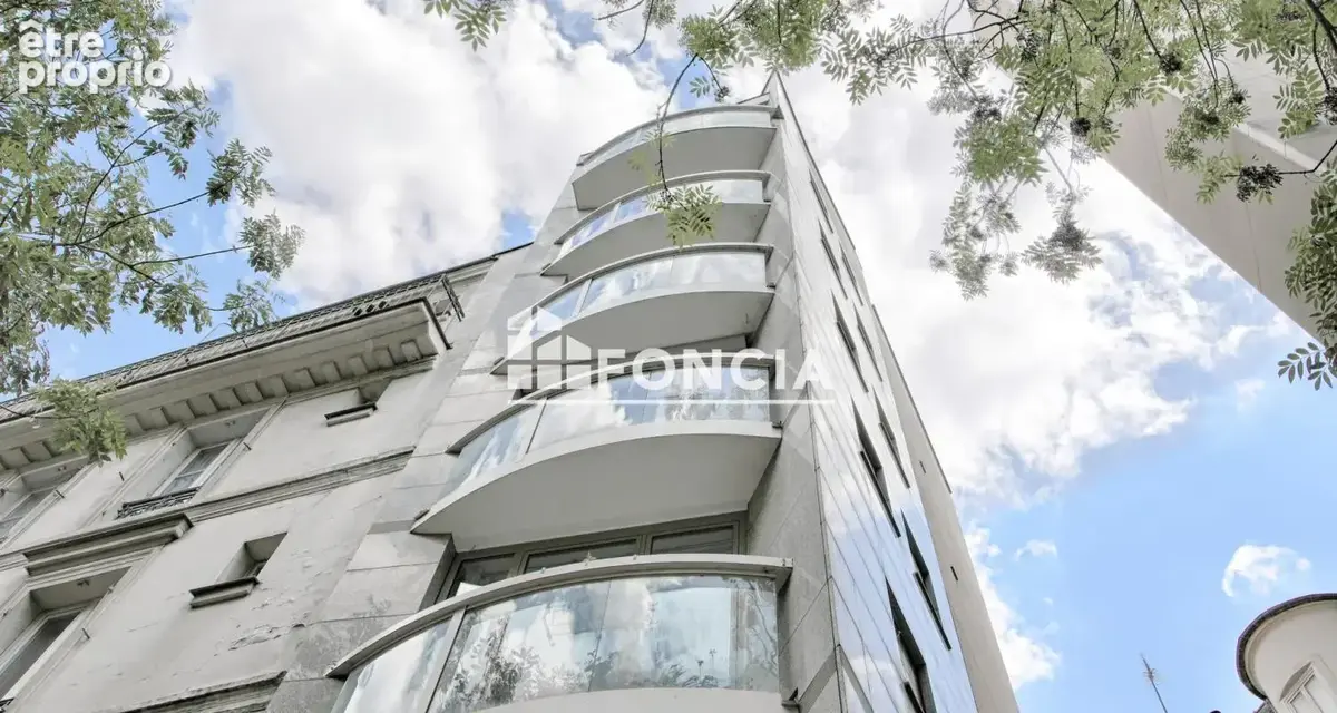 Tram jean moulin studio transformable en 2p dans immeuble recent - photo 7