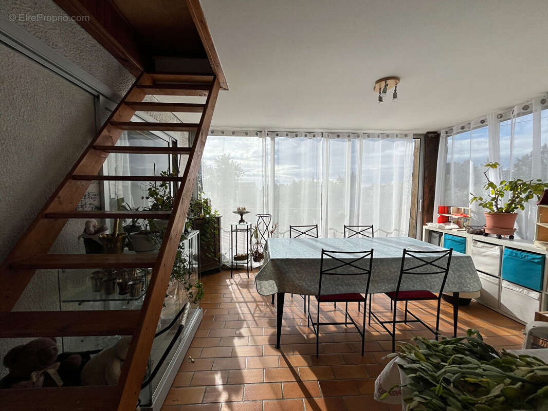 Appartement à CHATEAUNEUF-DE-GADAGNE