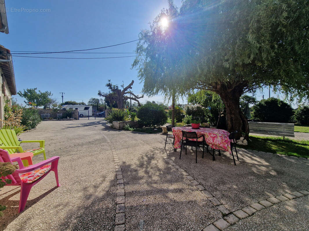 Maison à TUGERAS-SAINT-MAURICE