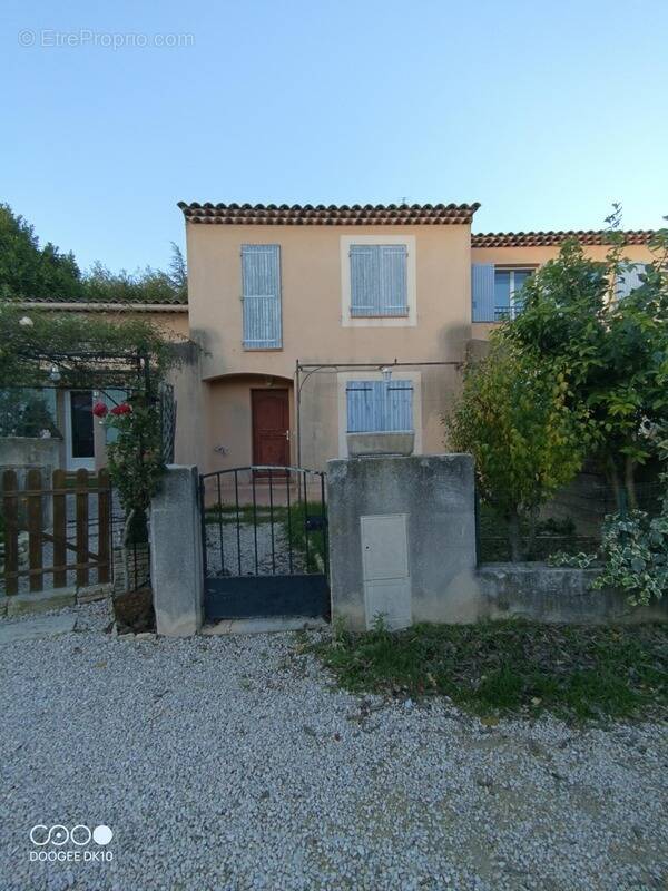 Maison à SAINT-MARTIN-DE-LA-BRASQUE