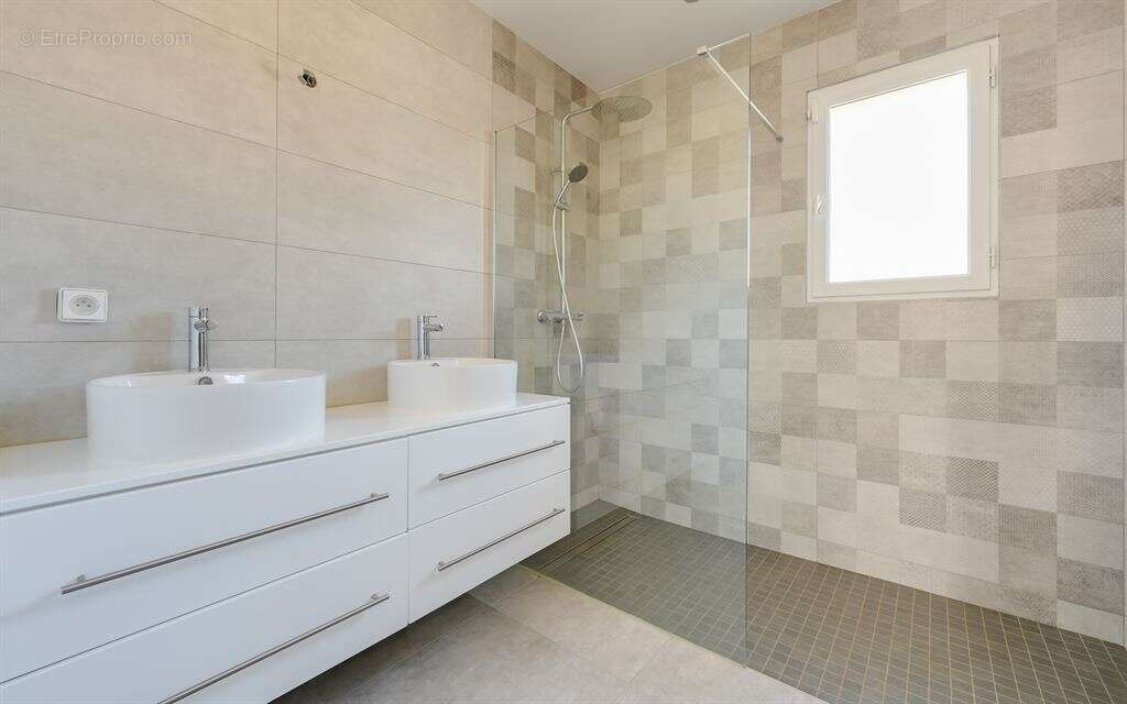 Maison à COLLONGES-AU-MONT-D'OR