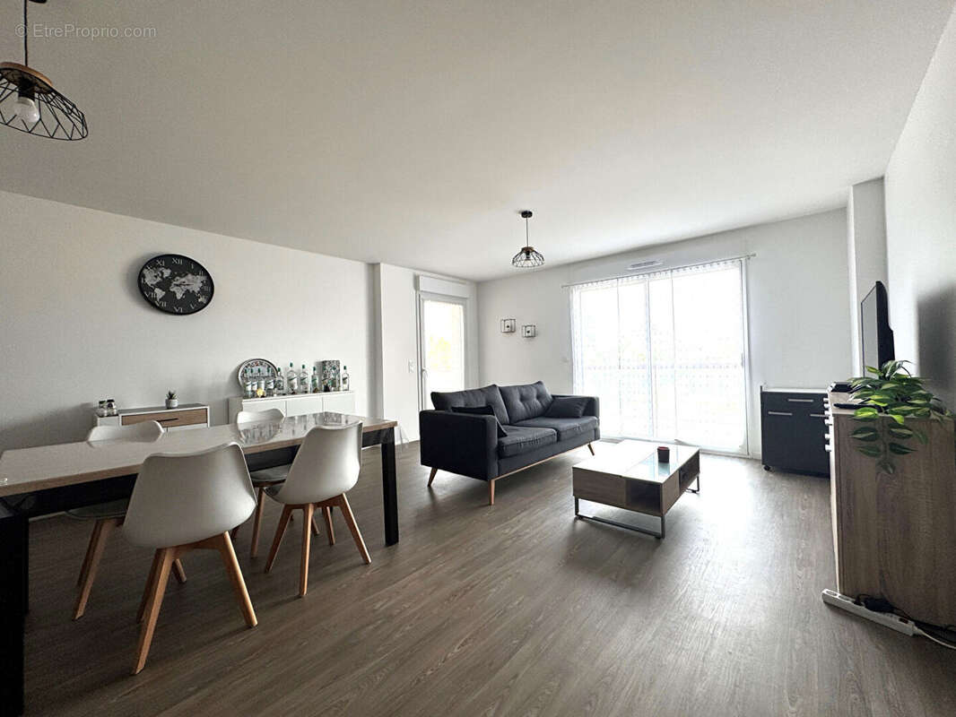 Appartement à LES PONTS-DE-CE