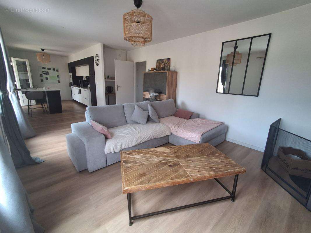 Maison 122 m² à Eyjeaux  - photo 4