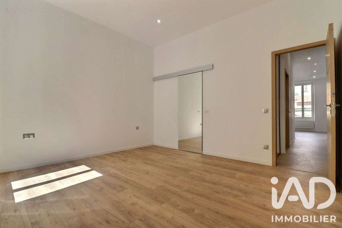 Appartement 76 m² à Marseille-1e  - photo 8