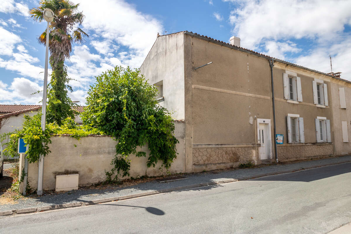 Maison de ville à rénover - photo 2