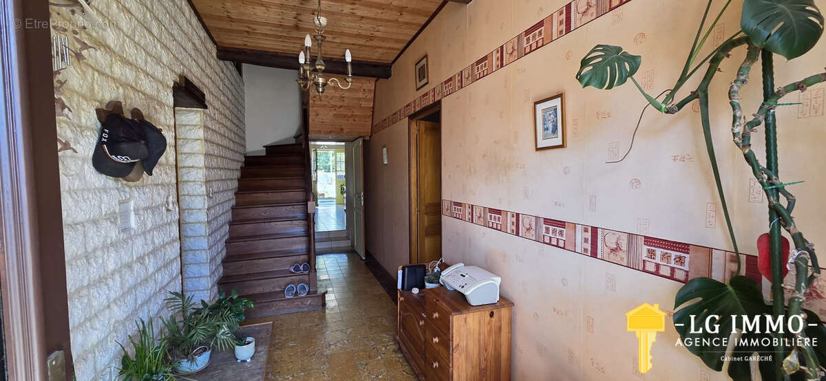 Maison charentaise 206 m2, 5 chambres, grandes dépendances, jardin - photo 11