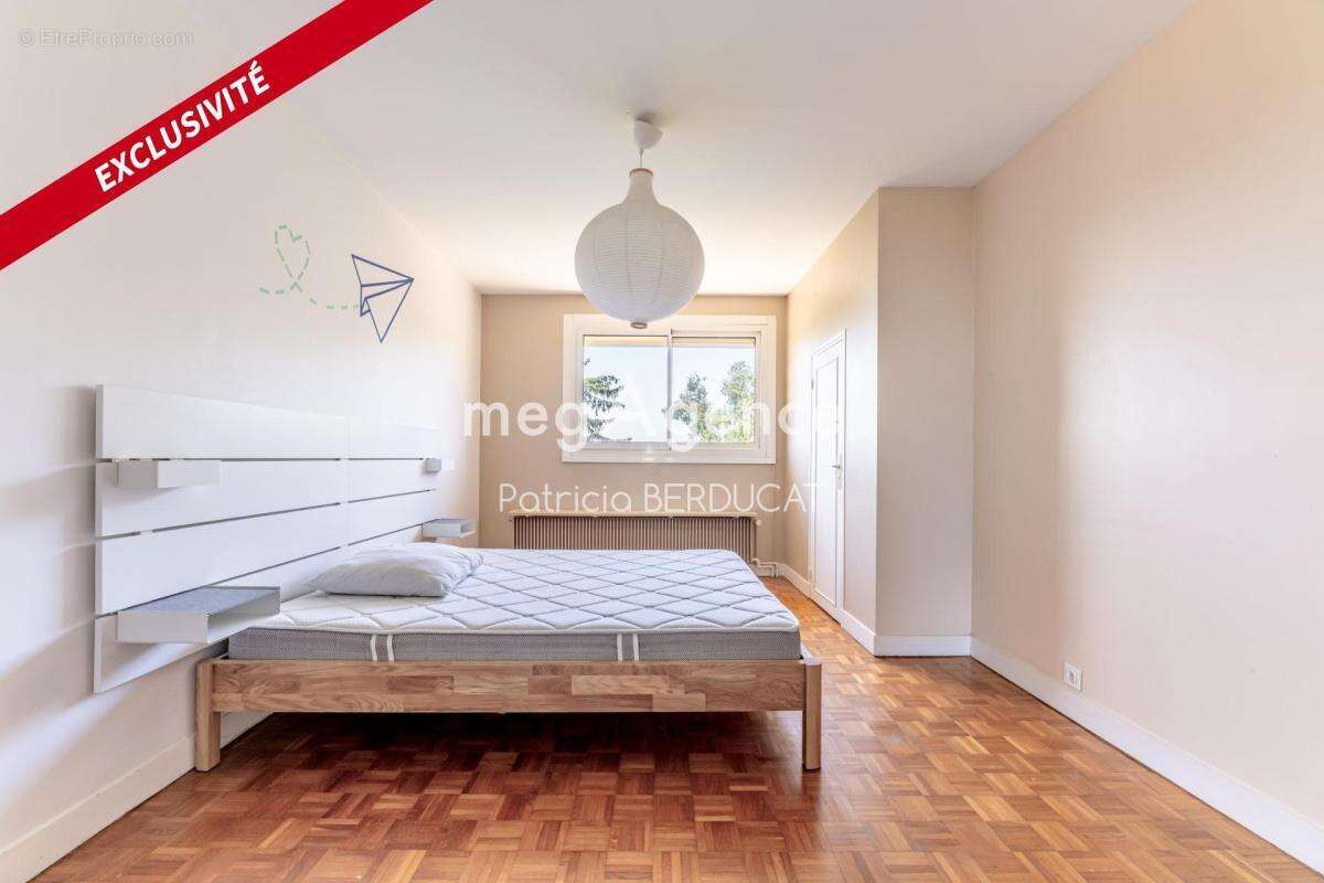 PROPRIETE FAMILIALE avec MAISON et ANNEXE / 189m² / 5 CHAMBRES - Avec terrasse et jardin arboré - photo 13